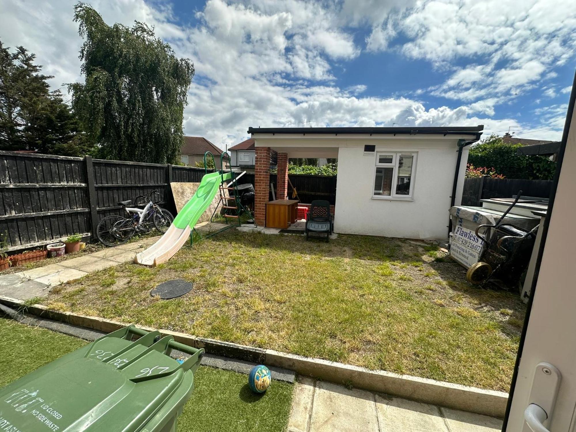 Luxury Ensuite Studio In Crayford Dartford Bexley London With Full Kitchen And Side Garden Alleyway Entrance Erith Exterior photo